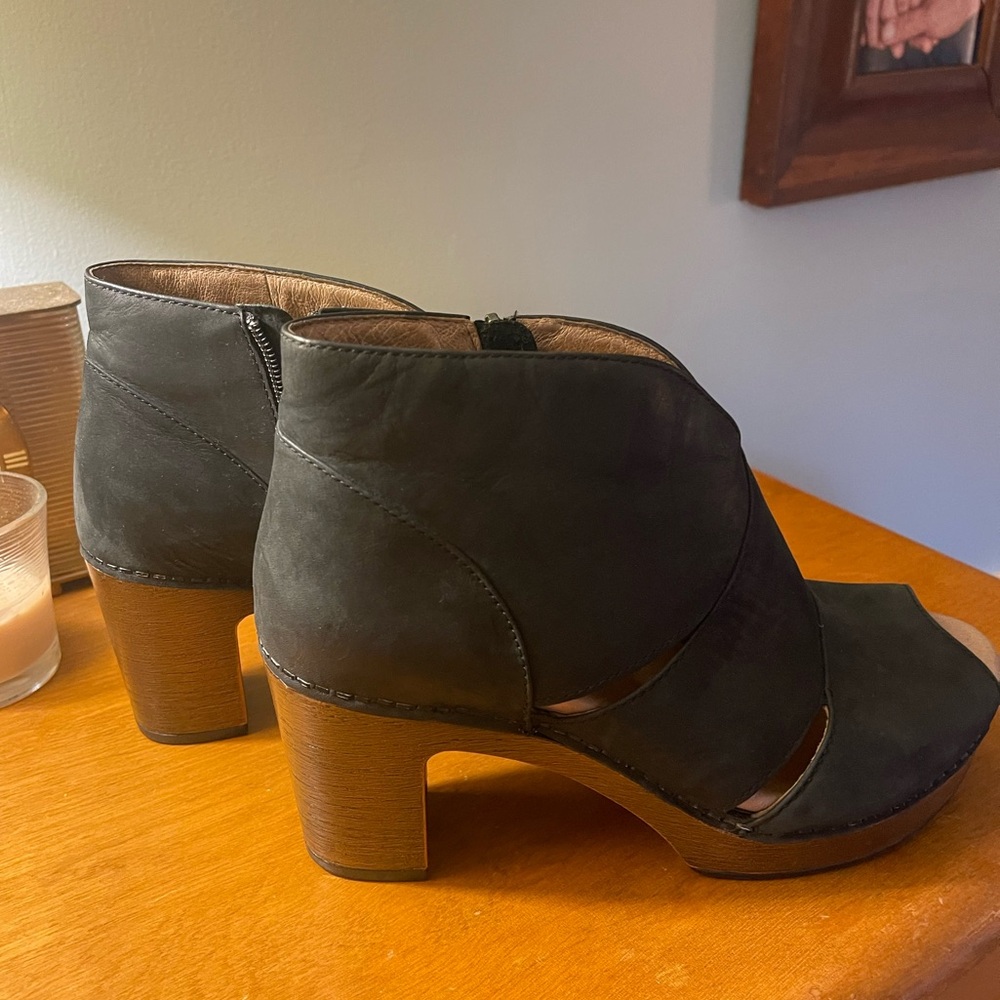 Dansko Delphine⚡️ Black Peep-Toe Wedge Booties ⚡️ - Picture 3 of 11